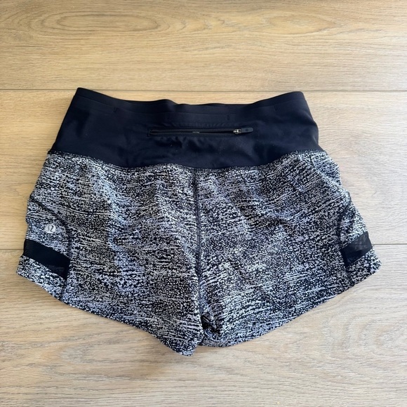 Lululemon Pace Perfect Short Black and White Size 4 - Picture 2 of 3